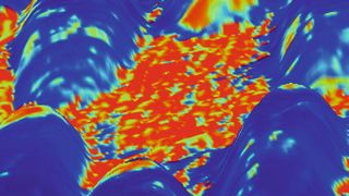 Mit der neuen Methode wurde die Oberfläche eines bimetallischen Katalysatormaterials in einem wässrigen Medium abgerastert. Die Abbildung zeigt eine Überlagerung des Stromsignals auf eine dreidimensionale Darstellung des Höhenbildes. Dabei sind inselartige Bereiche zu erkennen. (Bild: M. Munz/HZB)