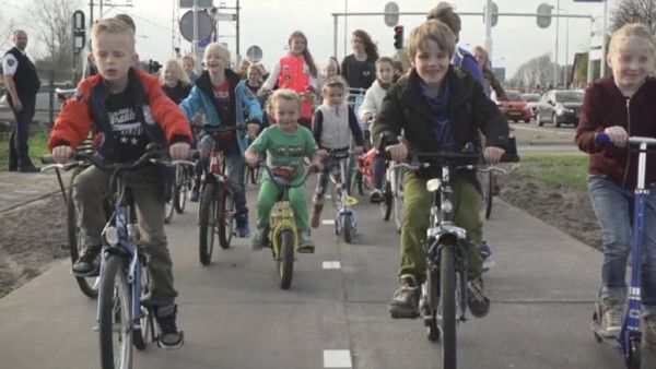welche fantastischen Möglichkeiten diese in Zukunft bietet! (Bild: SolaRoad)