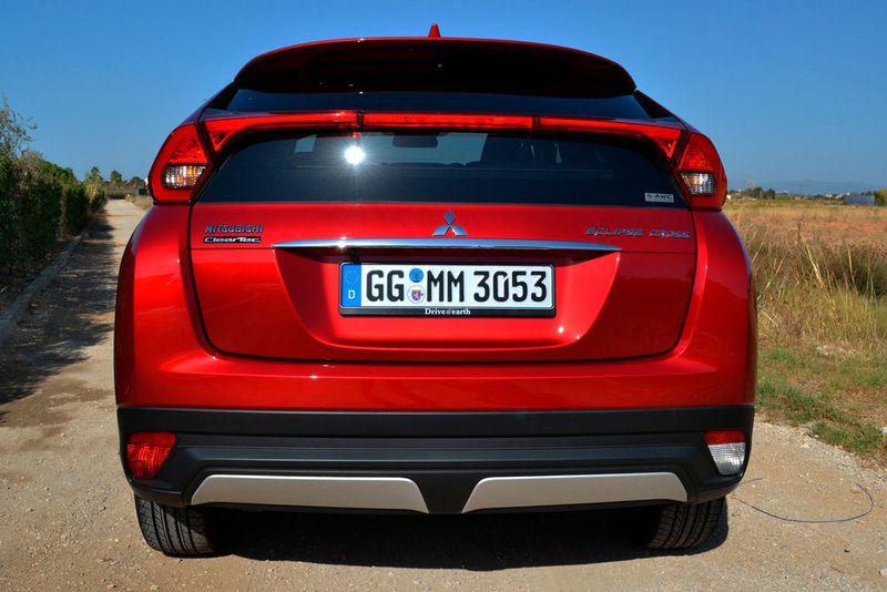 … präsentiert sich das Heck des Eclipse Cross. (Seyerlein / »kfz-betrieb«)