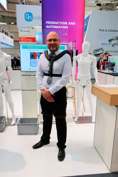 Das Fraunhofer IPK hat „Ergojack“ entwickelt – eine intelligente Softorthese, die Arbeiter dazu animiert, belastende Bewegungsabläufe ergonomisch auszuführen. Intelligent wird die Ergojack durch Machine Learning, das die Bewegung in Echtzeit analysiert und darauf reagiert.  (K.Juschkat/konstruktionspraxis/elektrotechnik)