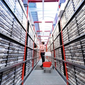 100 000 Produkte hält Distrelec alleine in seinem Bremer Lager vorrätig. Insgesamt sind über 900 000 Artikel lieferbar.