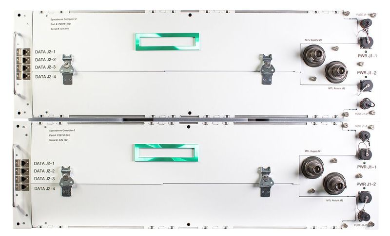 So sieht der Spaceborne Computer-2 aus; die Laschen vorn sollen ein leichtes Öffnen ermöglichen.  (Bild: HPE)
