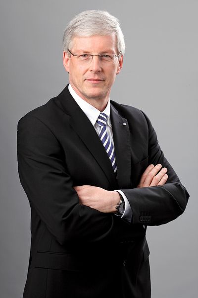 Manfred Stern, Europageschäftsführer der Yaskawa Europe GmbH: „Zehn Jahre wartungsfreier Betrieb ist die Vorgabe, die unsere Entwicklungsingenieure beim Design von Umrichtern zu erfüllen haben.“ (Bild: Yaskawa)