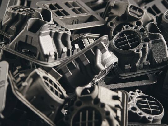 1zu1scale realisiert im 3D-Druck ab sofort als erster Anbieter im DACH-Raum schwarze Kunststoffbauteile.(Bild:  Darko Todorovic)