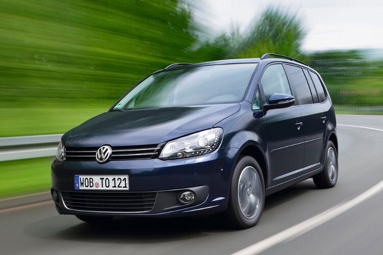 Der Touran ist der Erdgas-Familienvan von Volkswagen. Sein Aufpreis liegt bei rund 3.000 Euro gegenüber der Blue Motion Version mit TDI-Antrieb, die in derselben Effizienzklasse (A) eingestuft ist. (Foto: VW)