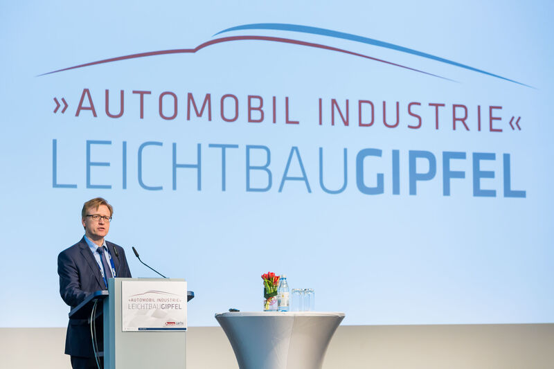 ... und »Automobil Industrie«-Chefredakteur Claus-Peter Köth eröffnen das Branchen-Event zum Thema Leichtbau. (Stefan Bausewein)