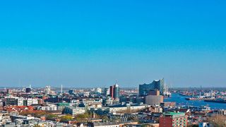 Hamburg liegt beim Bundesländer-Ranking der sozialversicherungspflichtig Beschäftigten in ITK-Berufen noch immer einen knappen Prozentpunkt vor dem Zweitplatzierten Berlin. (NEWS&ART - stock.adobe.com)