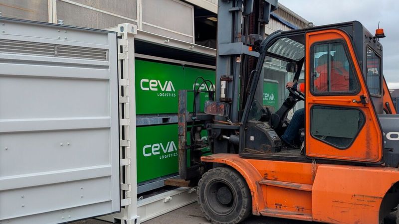 CEVA Logistics hat einen neuen sicheren Seetransportdienst für den Rücktransport gebrauchter Lithium-Ionen-Batterien nach Kontinentaleuropa begonnen.(Bild:  CEVA)