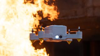 Die neue Generation der Fire-Drone für Feuerwehr und Industrie fliegt bei Temperaturen von bis zu 200 °C.  (Bild: Empa)