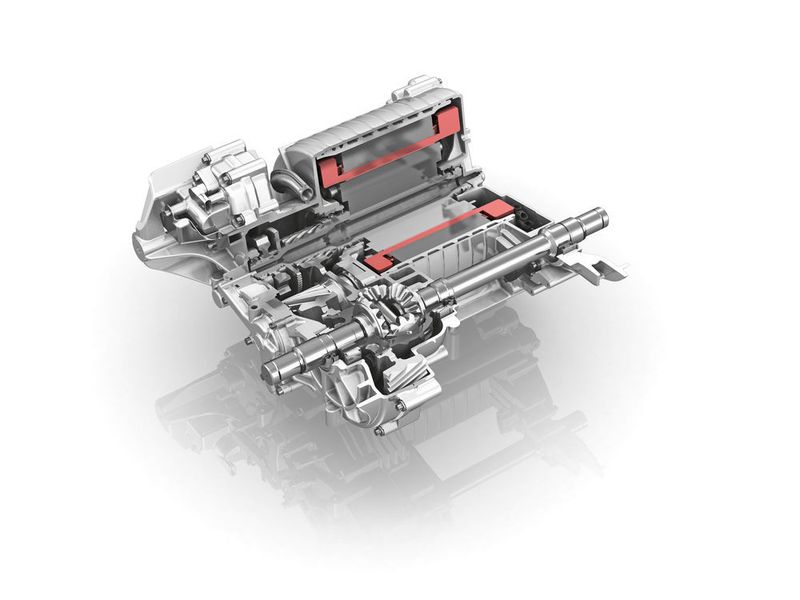 Die kompakte elektrische Maschine leistet bis zu 150 kW. Dabei wiegt sie nur 113 kg, ist rund 450 mm lang, 380 mm breit und 510 mm hoch. (ZF)