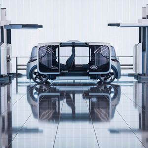 Die großen seitlichen Glasflächen funktionieren beim Vector auch als Schiebetüren.(Bild:  Jaguar Land Rover)