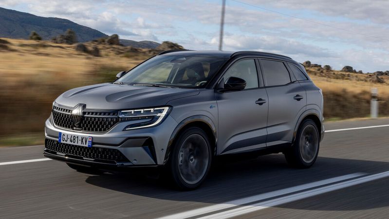 Die Full-Hybrid-Version des Kompakt-SUVs ist ab 40.400 Euro erhältlich.(Bild:  Renault)