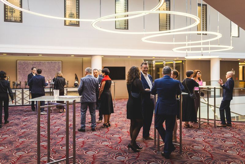 ... networken mit Gastgebern und den anderen Teilnehmern. (© Offenblen.de)