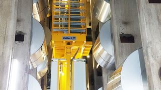 Das Regelbediengerät bei Hydro Aluminium Rolled Products wurde durch eine nur 4 m² große Dachluke installiert. (Bild: Vollert)