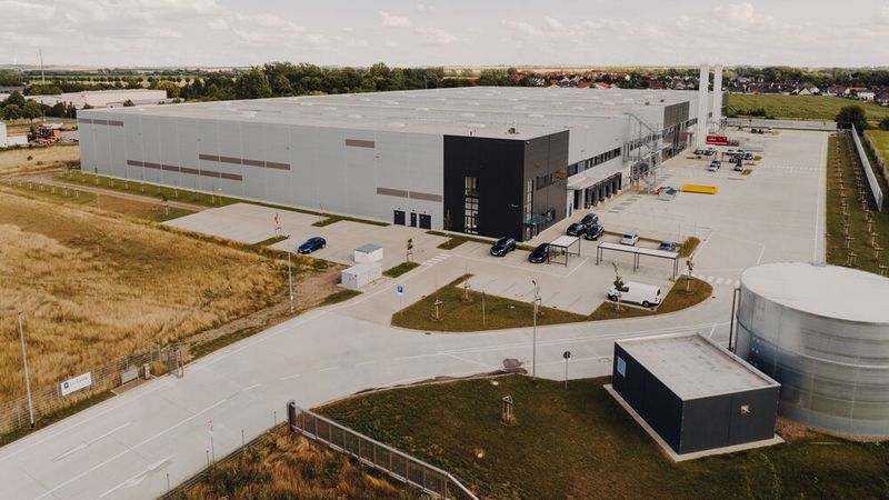 Li-Cycle hat bei Magdeburg eine Recyclinganlage für Lithium-Ionen-Batterien eröffnet. (Bild:  Business Wire)