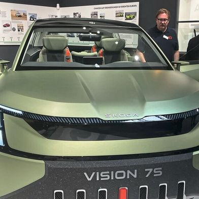 In etwa wie die Studie Vision 7S könnte der Skoda Peaq aussehen. Der künftige Siebensitzer hat im Sommer Weltpremiere. Skoda-Chefdesigner Oliver Stefani ist bekannt dafür, dass die Studien nicht allzuweit vom Serienprodukt entfernt sind. (Bild: Grimm – VCG)