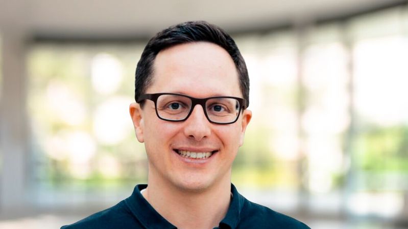 Moritz Mann ist der neue CEO bei Ontinue.(Bild:  Ontinue, bearbeitet mit Canva)