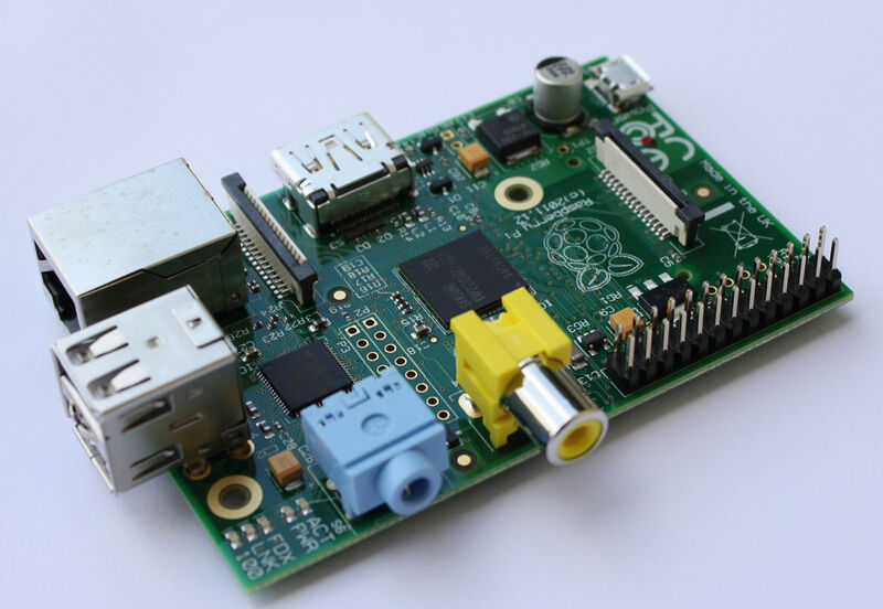 Raspberry Pi B: Dieses Modell kommt mit Ethernet-Buchse, 2 x USB und 512 MB RAM (Bild: Farnell)