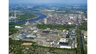 Aus dem Bayer Chemiepark wird zum 1. Januar 2008 der „Chempark“ mit über 60 Partnern an den Standorten Leverkusen, Dormagen und Krefeld-Uerdingen. Das Foto zeigt den Chempark Leverkusen.  (Bild: Bayer)