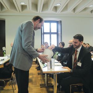 Bei der Verarbeitung von Schüttgut gilt es auch immer die Historie zu beachten, wie dieser Versuch eindrucksvoll zeigte. (Bild:  Mühlenkamp)