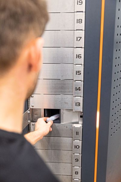 Wendeplatten, Gewindefräser und Bohrer finden die Mitarbeiter im GARANT Tool24 Pick One. (Bild: Hoffmann Group)