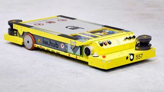 Idealworks und Still kollaborieren, weil die Zeiten der Intralogistik sich wandeln. Still wird in Zukuft die Cloud-Plattform Anyfleet von Idealworks nutzen sowie den hier abgebildeten „AMR iw.hub“. Letzterer wird bei Still als AXH das Automatisierungsportfolio ergänzen. Hier Details. (Bild: Idealworks)