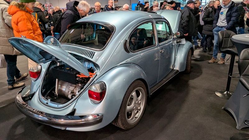 Käfer, ja, aber mit dem Antrieb eines Tesla Model S. Gemessene Leistung: 647 PS und 674 Nm Drehmoment. 0 auf 100 km/h in 2,8 Sekunden. Irre! (Bild: Dominsky – VCG)