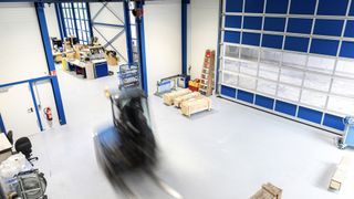 Von neuen Unternehmensstandorten bis zur Batteriezellforschung im Gigawatt-Maßstab: SEW-Eurodrive, Kammerer Gewindetechnik, Eplan und die Fraunhofer FFB bauen Kapazitäten und Kompetenzen aus. (Bild: Joshua Rzepka für Kammerer Gewindetechnik)