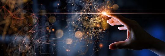 Das Metaversum oder Metaverse gilt nicht mehr nur in der Tech-Szene als die Zukunft des Internets. Unter dem Metaverse versteht man – einfach gesagt – eine virtuelle, dreidimensionale Erweiterung der realen Welt, in der man als digitaler Zwilling lebt.(Bild:  greenbutterfly - stock.adobe.com)