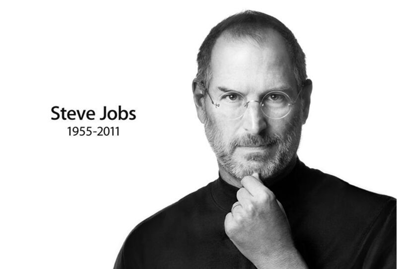 Apple würdigt seinem Firmengründer auf der Web-Seite mit einem Schwarz-Weiß-Trauerbild. (Archiv: Vogel Business Media)