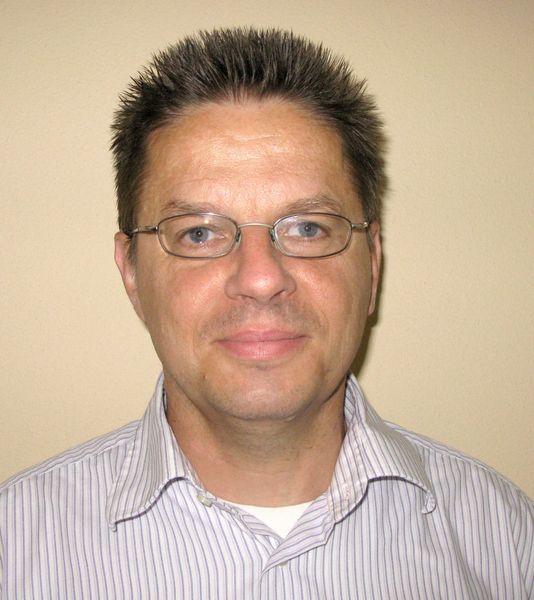 Hendrik Freije of Hosokawa Micron BV, application Engineer of the company's Food & Pharma team: “Dry cleaning in between different batches has the advantage, that the user is certain that no water will be present during the mixing process.”  (Picture: Hosokawa Micron)