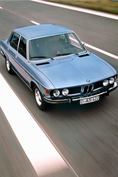 Statt protziger V8 genügten den dynamischen Limousinen turbinenartig laufende Sechszylinder für die linke Spur. (BMW)