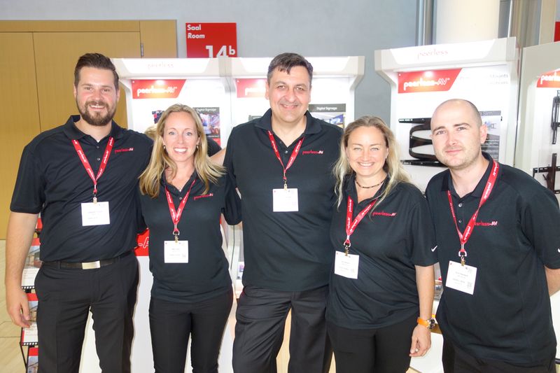 Das peerless-AV Team (v. l.) Johannes Scholz, Beky Cann, Stefan Krüger, Melinda Van Horwart und Chris Hayward. (Bild: IT-BUSINESS)