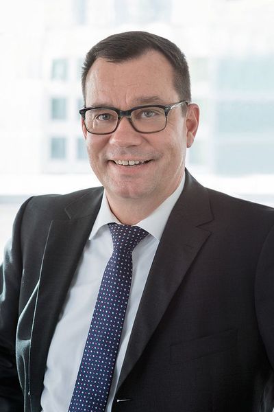 Nexans nun auch mit CTO: Zum 1. März hat Nexans Dr. Dirk Steinbrink auf einer neu geschaffenen Position zum CTO ernannt. Er trägt nun die Verantwortung für die Konzernfunktion Technology & Innovation sowie für die Acceleration Units, deren Fokus auf der Entwicklung von zukunftsträchtigen Geschäftsmöglichkeiten wie dem Internet der Dinge, Smart Cities und E-Mobilität liegt. Gleichzeitig rückt Vincent Dessale in das Management Board auf, wo er die Verantwortung für die Business Group Subsea & Land Systems übernimmt. (Nexans)