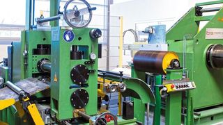 Präzisions-Längsteilanlage bei Band- und Feinstahl Service Rudolph und Brockmann GmbH in Vorderansicht. (Bild: B+S)