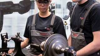 Sensoren sammeln zahlreiche Daten wie die Drehgeschwindigkeit oder den Zustand des Riemens. (K.Juschkat/konstruktionspraxis)