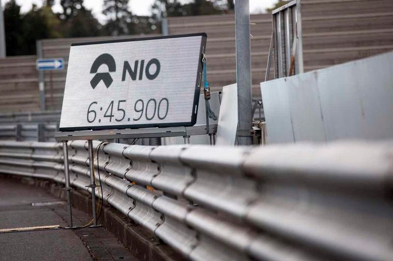 ... und raste in 6 Minuten und 45,9 Sekunden einmal über den Rundkurs. (Next EV)