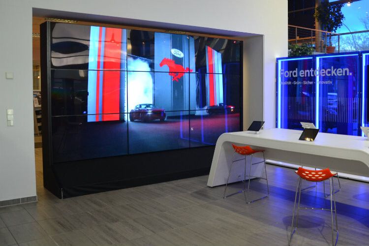 Was für die Ford-Stores künftig verpflichtend ist, bleibt für Händler- und Filialbetriebe eine freiwillige Investition, die durch einen Premiumbonus belohnt wird: das neue Schauraumkonzept. (Foto: Ford)