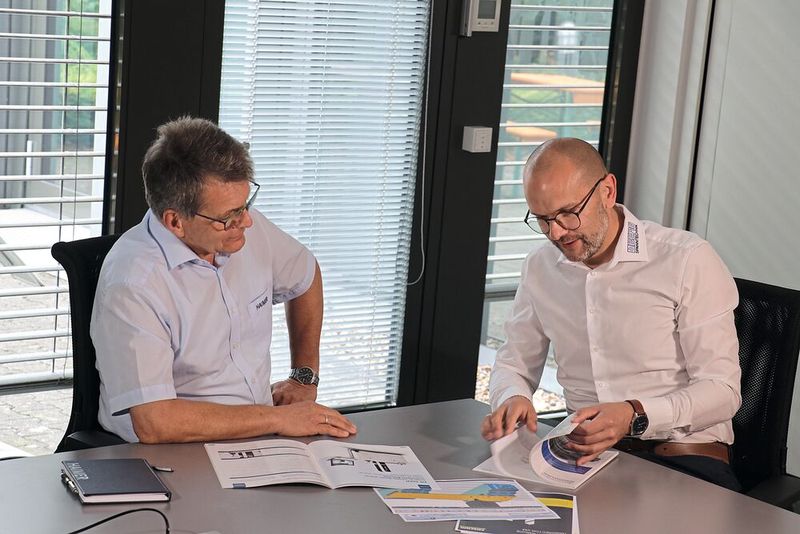 Qualität verbindet: Berg-Vertriebsleiter Christian Wenge (rechts) ist sich mit Thorsten Böker, dem zuständigen technischen Verkaufsrepräsentanten von Haimer, einig, dass für beide Unternehmen die hohe Produktqualität ein wichtiger Erfolgsfaktor ist. (Bild: Haimer)