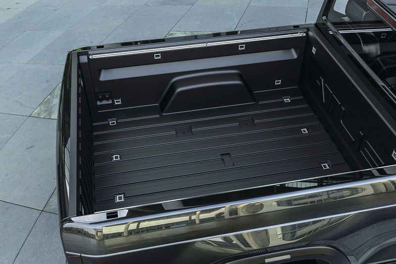 Die Ladefläche bietet viel Platz für Gepäck. (Bild: Atlis Motor Vehicles)