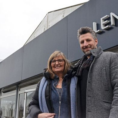 Freier Händler Gunther Lengen mit seiner Mutter Ingrid.   (Bild: Rehberg / VCG)