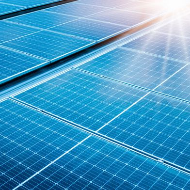 Fraunhofer ISE achieves new efficiency records with tandem photovoltaic modules for high-performance solar energy systems. (Source: © Yingyaipumi - stock.adobe.com)
