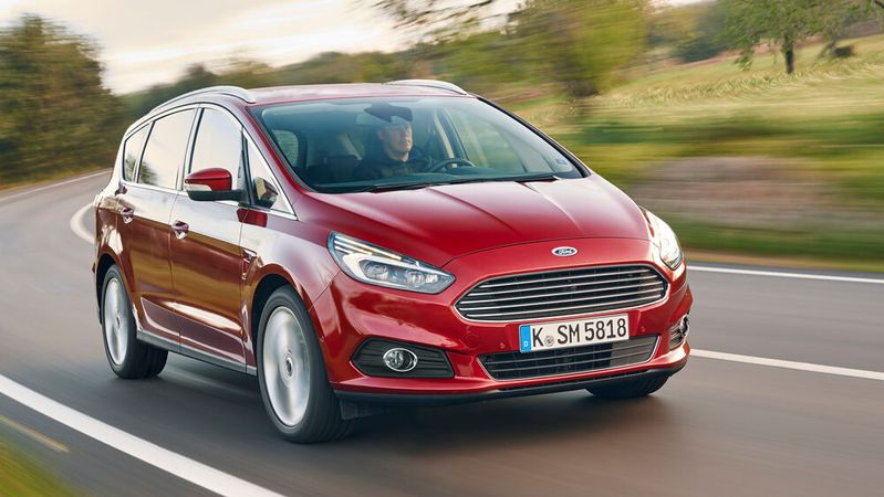 Eine fünfstellige Anzahl an Fahrzeugen verschiedener Ford-Baureihen benötigt ein stationäres Software-Update.(Bild:  Ford)