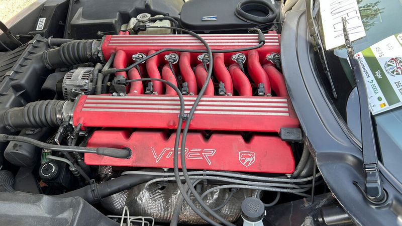 Der acht Liter große V10 der Viper entwickelte maximal 664 Nm und 300 kW (408 PS). (Bild: Peter Diehl)