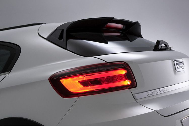 Ein Dachkantenspoiler verlängert die Dachlinie. (Foto: Qoros)