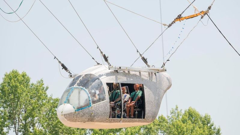 NASA is studying how AAM aircraft behave in the event of a crash. In a drop test, an aircraft fuselage modeled after an air taxi was lifted to a height of about 11 meters (approx. 36 ft)and dropped.(Image: Mark Knopp | NASA)