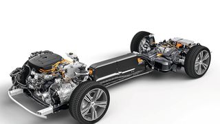 Verbrennungsmotor, Getriebe, Generator, Elektromotor, Batterie: Der Volvo S60 T8 Twin Engine zeigt, dass der Plug-in-Hybrid das aufwendigste Antriebskonzept überhaupt ist. (Bild: Volvo)