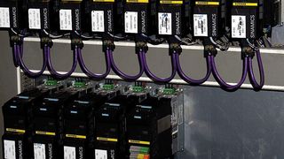 Bild 1: Diese Frequenzumrichter haben zwei fehlersichere Eingänge, über die zwei unterschiedliche Sicherheitsfunktionen aktiviert werden können. (Archiv: Vogel Business Media)