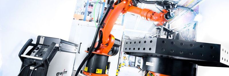 Lückenlose Dokumentation und Qualitätssicherung werden beim Roboterschweißen immer wichtiger. (Bild:  ewm)