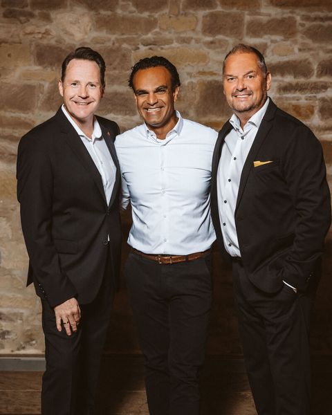 Das Herren-Dreamteam des Abends: (v. l.) Markus Hollerbaum (Siewert und Kau), Santosh Wadwa (Fujitsu) und Thomas Peter (REINER SCT) (Bild: REINER SCT)